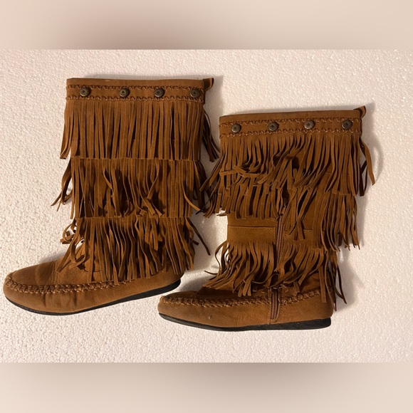 Size 3M Hot Cakes brown fringed flat boots. Super cute. Back to school style! - Picture 1 of 7